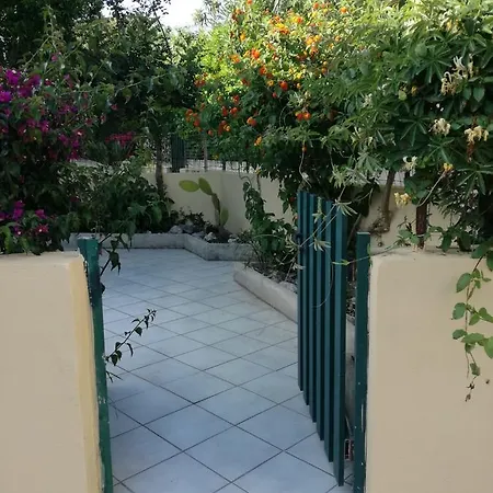 Alma House Holiday home *