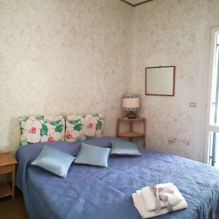 Semesterbostad Alma House *